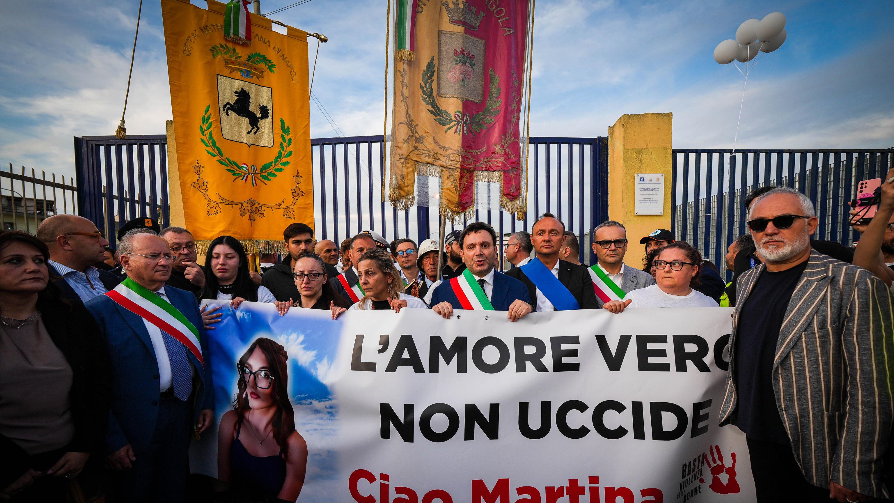L'ha ammazzata, poi ha finto di cercarla. Il padre del 18enne: "Era innamorato di Martina"