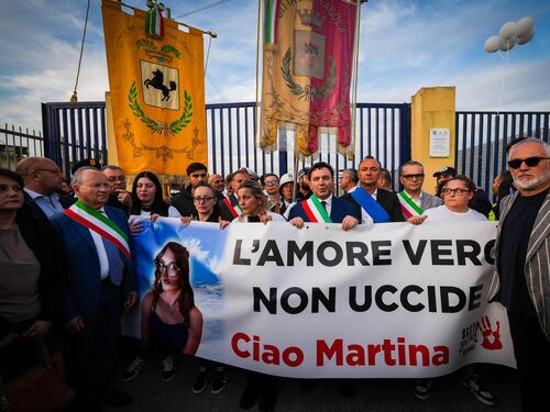 L'ha ammazzata, poi ha finto di cercarla. Il padre del 18enne: "Era innamorato di Martina"