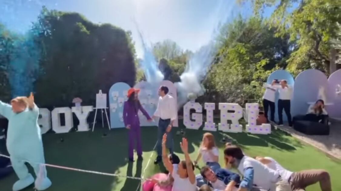 "Prima che lo faccia qualcun altro...". Il gender reveal di Aurora Ramazzotti