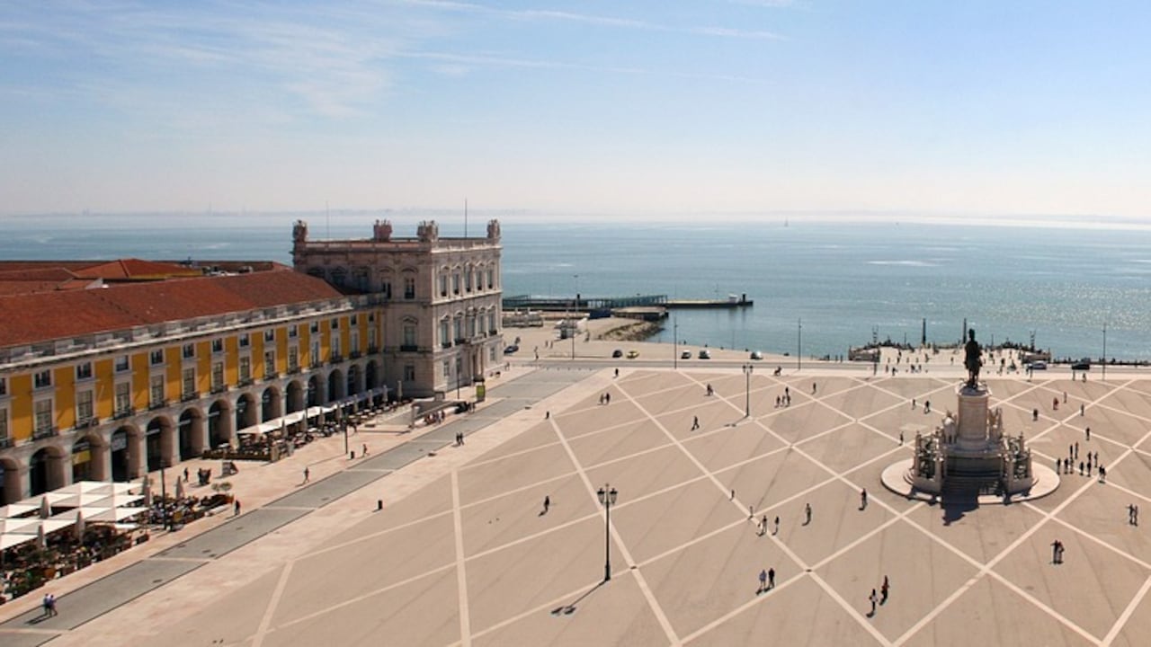 Viaggio in Portogallo con il Giornale per sentire il profumo della rivoluzione dei garofani