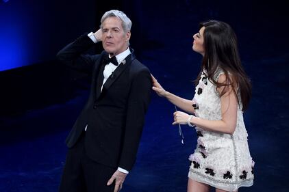 Sanremo 2019: il look dei presentatori dalla terza serata  8