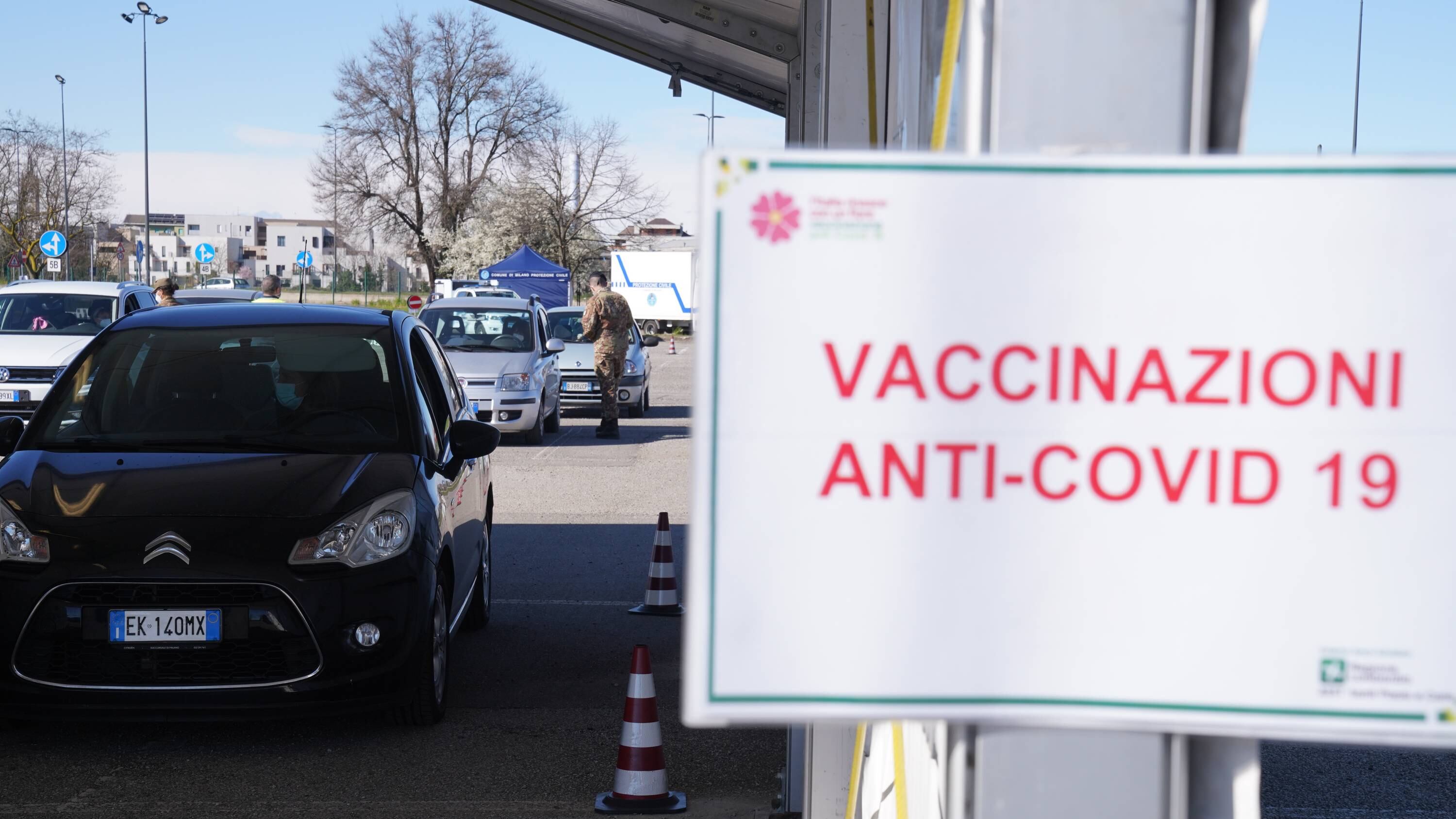 Vaccini senza sprechi: le Regioni preparano la lista delle "riserve"