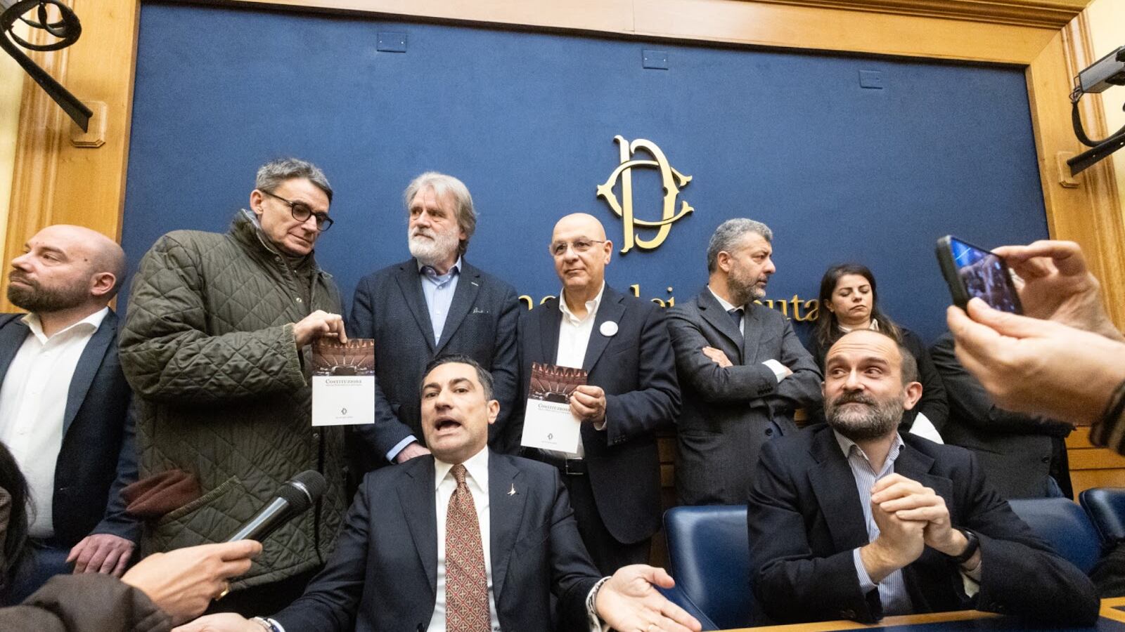 Conferenza remigrazione, sospesi i parlamentari Pd, M5s e Avs che hanno occupato la sala