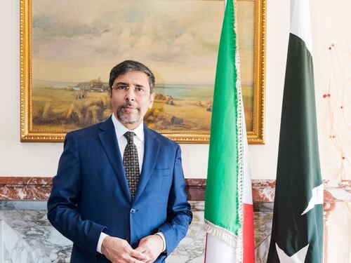"Il Pakistan non ha legami con i terroristi. Ma potremo facilitare il dialogo con gli Usa"
