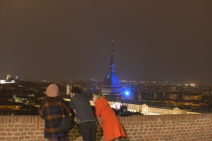 La Mole Antonelliana in blu per la giornata sull'autismo 4