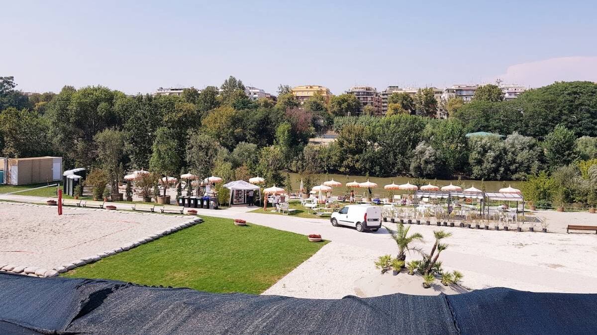Gualtieri come Raggi: la spiaggia Tiberis è ancora chiusa