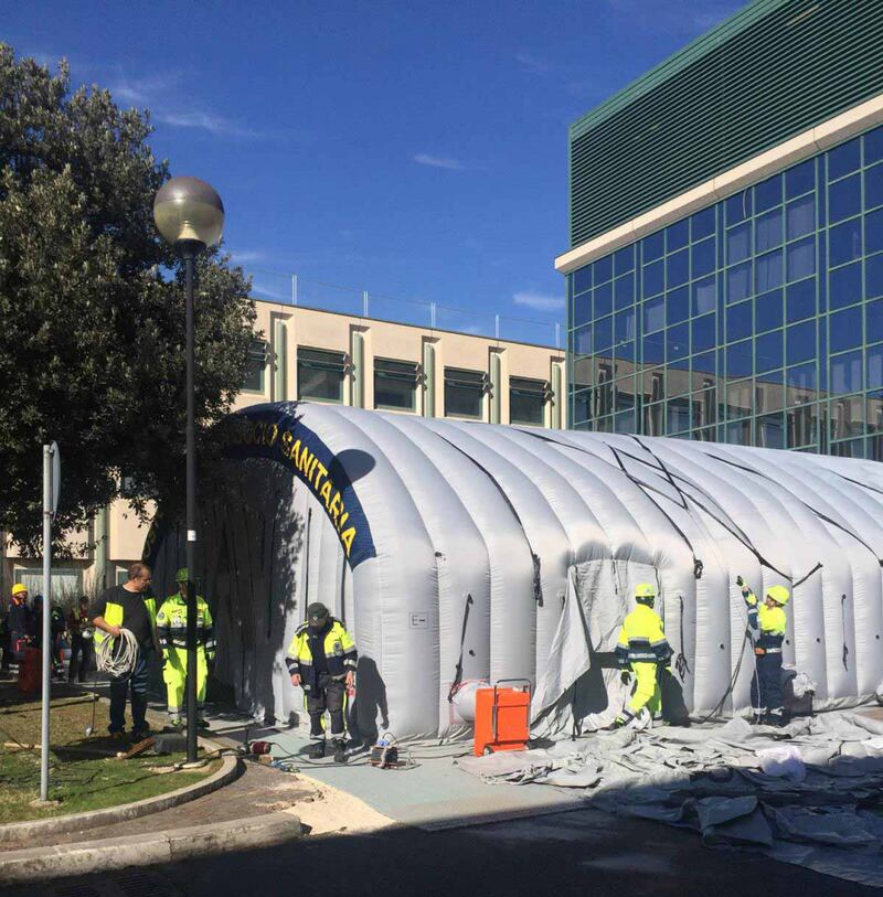 Coronavirus, arriva l'ospedale mobile allo Spallanzani 3