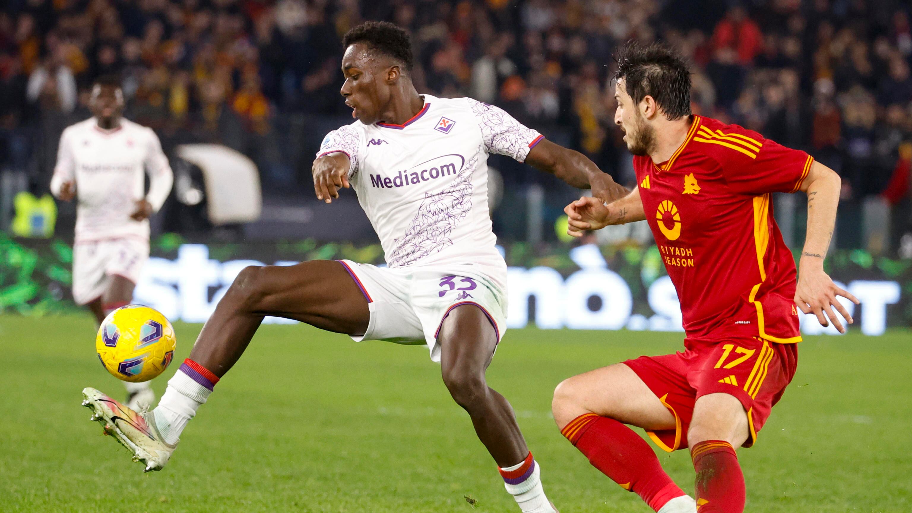 Una Roma in 9 strappa un punto alla Fiorentina: Lukaku segna poi è espulso