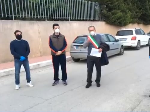 Migranti fuggono dalla quarantena: ora i residenti temono il contagio