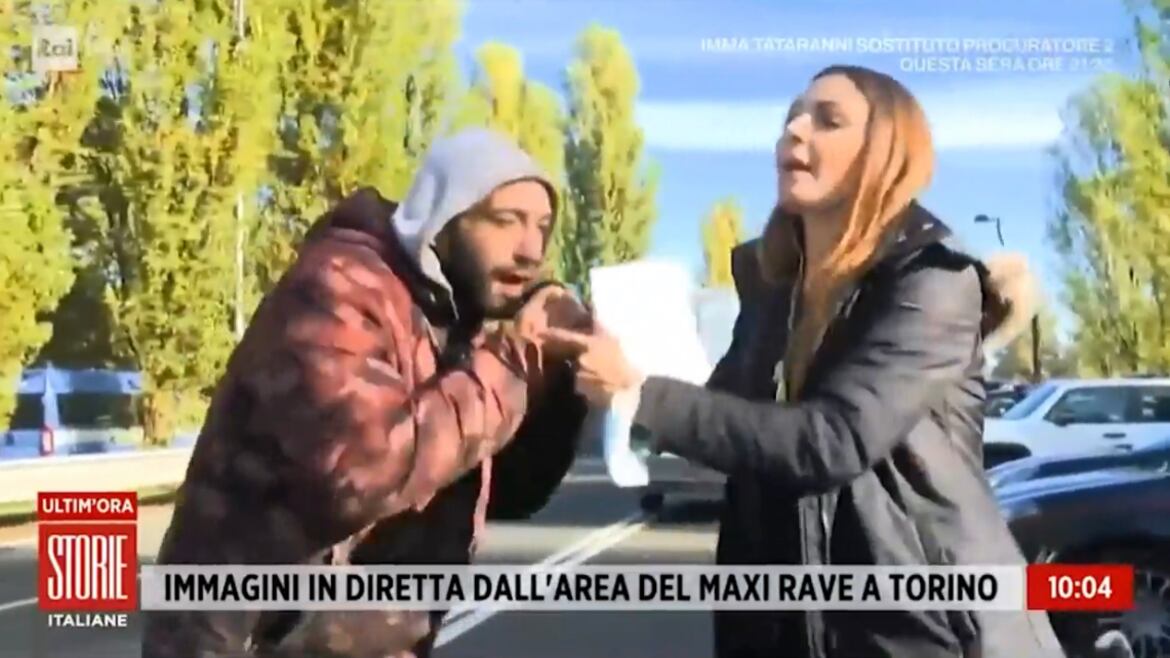 "Tua madre...". Insulti choc e sputi contro la giornalista al rave