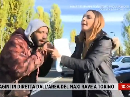 "Tua madre...". Insulti choc e sputi contro la giornalista al rave