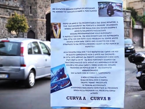 Napoli tappezzata di volantini contro De Laurentiis e la squadra: "Solo buffonate, vogliamo rispetto"