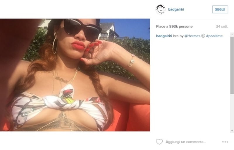 Rihanna, scollatura da copertina su Vogue per Manolo Blahnik: foto 8