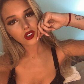 Agustina Gandolfo conquista i follower: gli scatti di lady Martinez 5