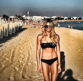 Maddalena Corvaglia sexy in bikini a fascia 3