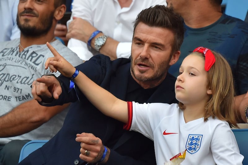 David Beckham attaccato da stampa, tv e social per aver baciato sua figlia 4
