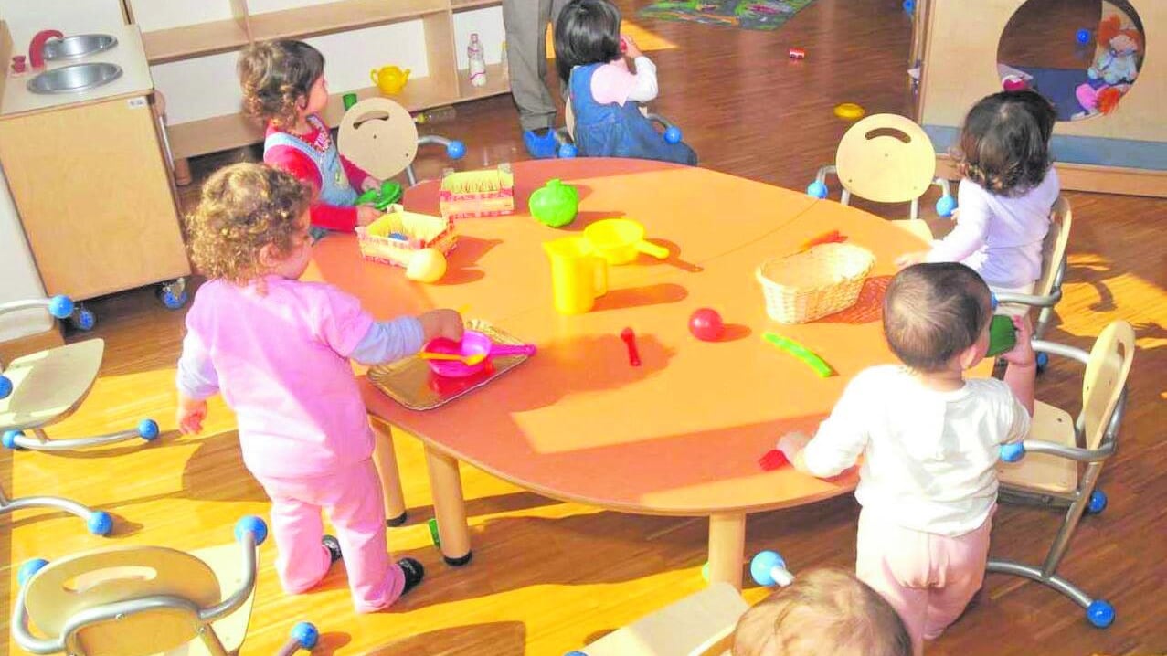 Bimbo di 18 mesi soffoca al nido durante la merenda: gravissimi danni cerebrali