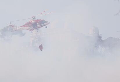 Case evacuate a Monte Mario ed elicottero antincendio all'opera: paura a Roma 10