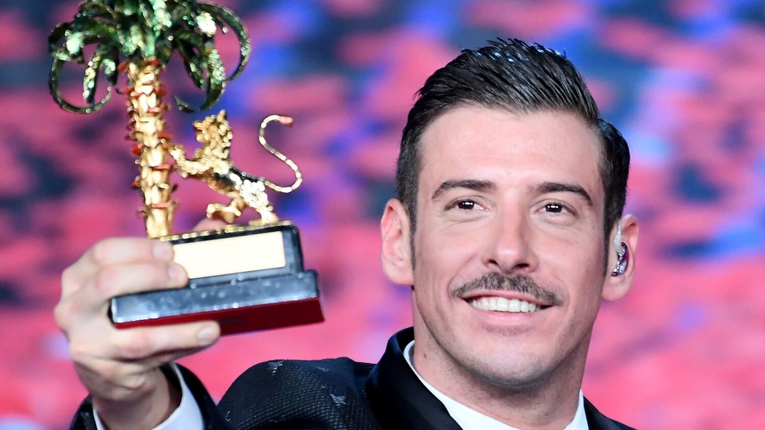 Un evento che tutti criticano ma condividono