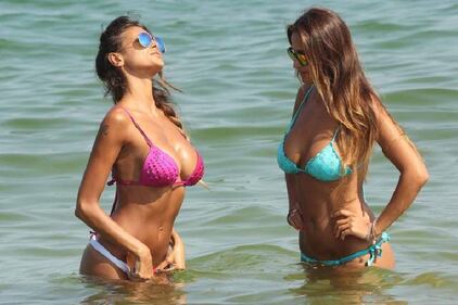 Cristina Buccino sensuale a letto 10