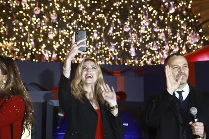 Chiara Ferragni accende l'Albero di Natale a Milano 9