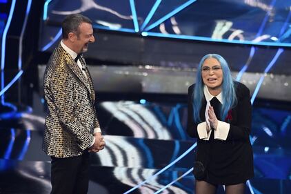 Sanremo 2024: ecco il look della terza serata del Festival di Loredana Bertè 1