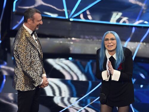 Sanremo 2024: ecco il look della terza serata del Festival di Loredana Bertè