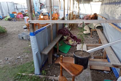 Così si presenta la Giungla dei migranti dopo lo sgombero 18