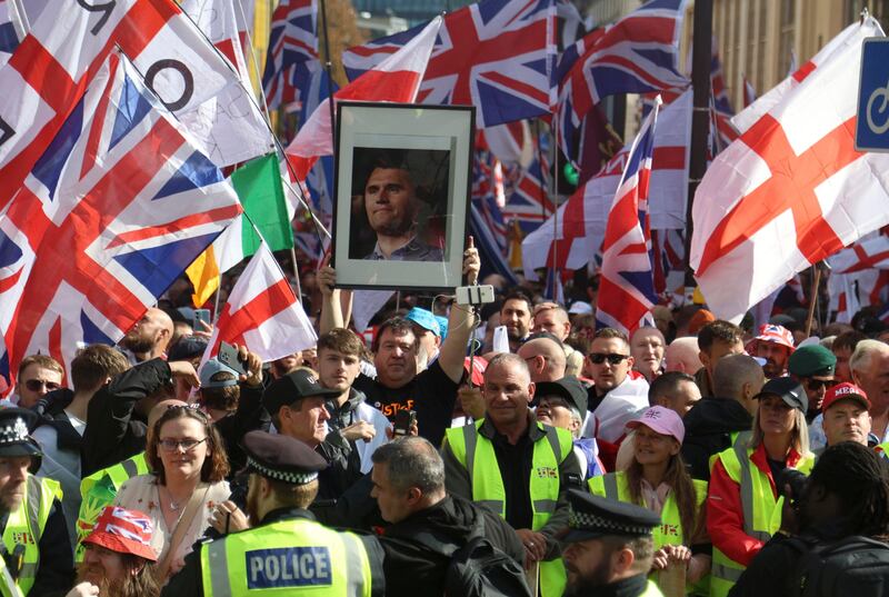 Londra, migliaia di partecipanti in memoria di Charlie Kirk 9