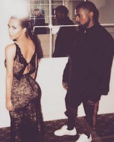Kim Kardashian sexy, parla per le donne 29