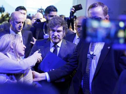 "Non sono più solo". Milei rilancia l'asse con Meloni, Trump e Musk