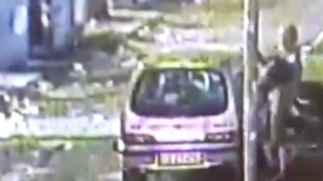 Donna a pezzi, il video choc: così il killer ha gettato il corpo