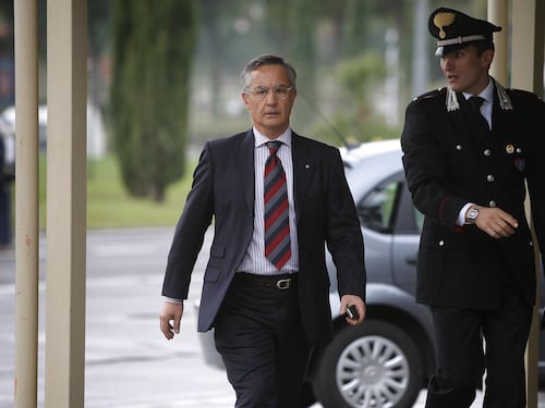 Garofano in difesa: la guerra nei Ris sui test pro Stasi