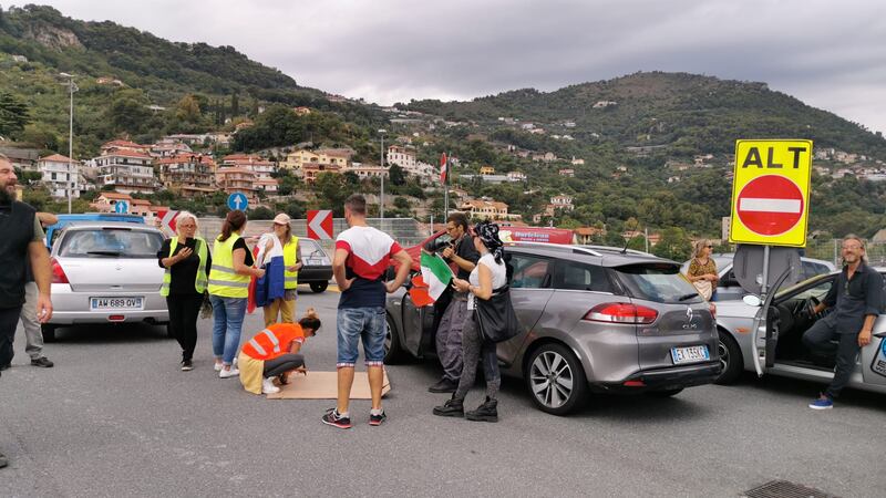 Corteo no pass italo francese alla barriera dell'A10 di Ventimiglia 2