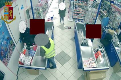 Rapinatore seriale di esercizi commerciali arrestato a Milano 6