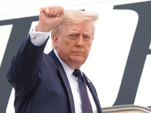 Dazi, Trump riaccende lo scontro con il Canada: nuovi dazi fino al 50% e rapporti ai minimi storici