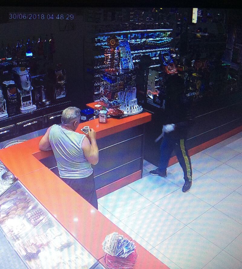 "Troppe rapine, costretti a chiudere il bar di notte": i banditi in azione 1