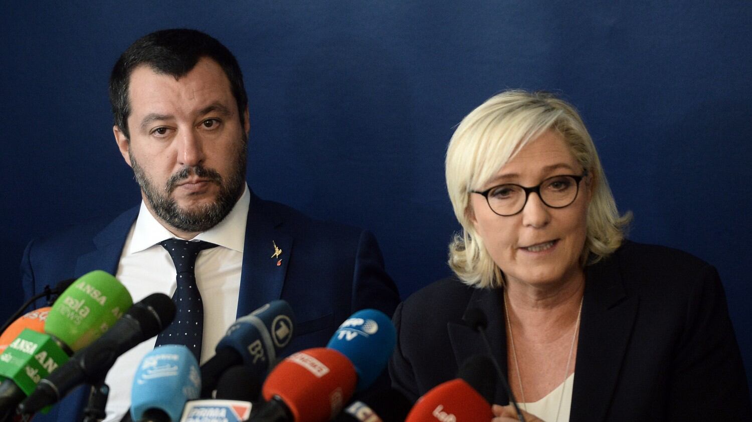Le Pen: "Un massacro islamista". Salvini: "Eliminare i terroristi utilizzando ogni mezzo"