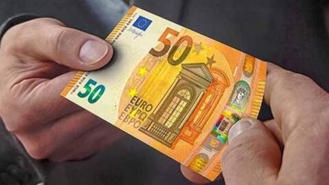 Chiede due messe al prete e come offerta gli dà 50 euro falsi