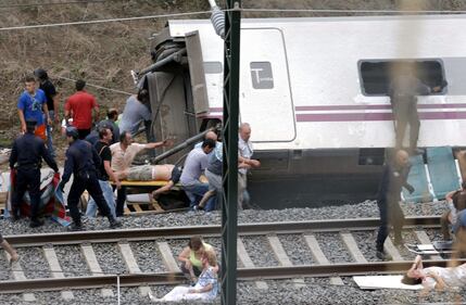 Decine di vittime nel deragliamento a Santiago 3