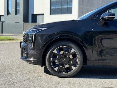 Kia Sportage 2025: guarda la gallery del restyling, confermato anche diesel 12