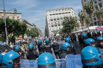 "Napoli sfiducia Renzi" 2