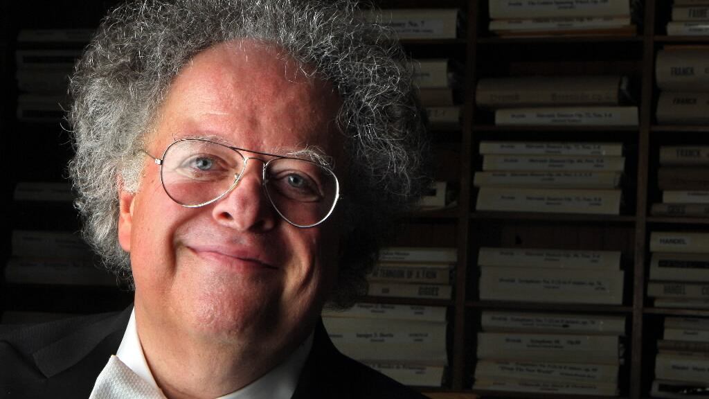 Molestie sessuali, indagato il direttore d'orchestra James Levine