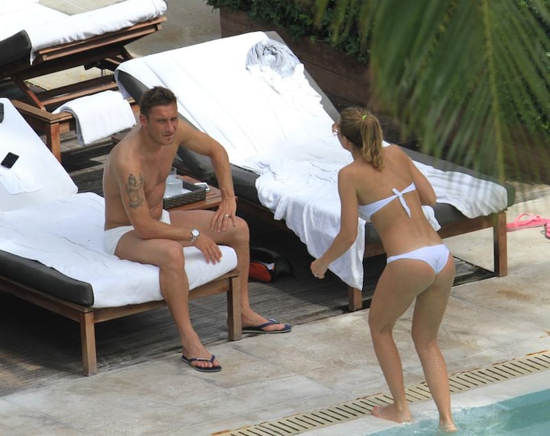 Ilary Blasi, sexy conduttrice del Grande Fratello Vip 19