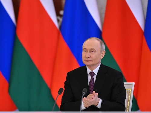 La Crimea russa e Kiev mai nella Nato: la mezza vittoria porta lo Zar al tavolo