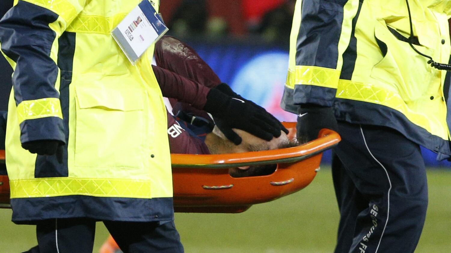 Il padre di Neymar sull'infortunio: "Psg sa che starà fermo 6-8 settimane"
