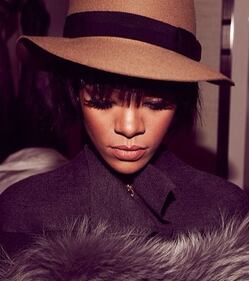 Rihanna e Instagram, tra moda, immagini sexy e vita privata 7