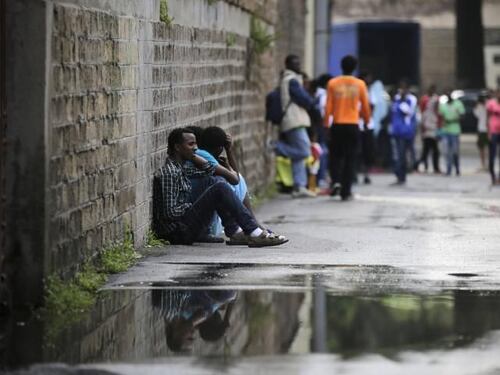 Roma, centinaia di migranti accampati nell'ex Baobab