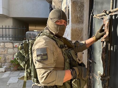 Civili in assetto militare, sale la tensione al confine tra Israele e Libano