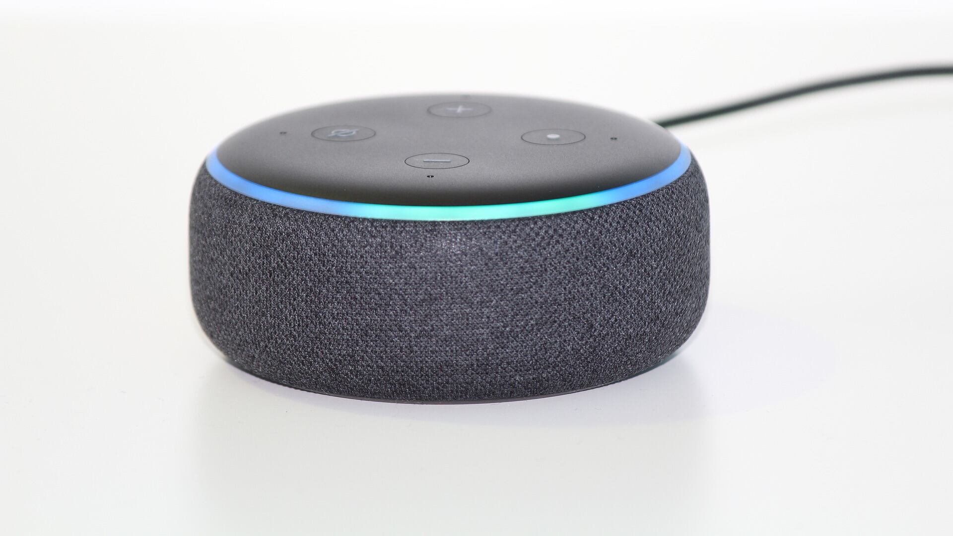 Dramma solitudine. "Alexa, mi aiuti?", e muore di coronavirus